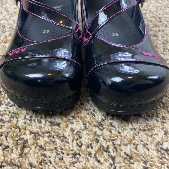 Dansko Shoes Nwot Dansko Girls Black Patent Leather Mary Jane Clogs Poshmark